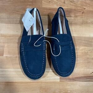 H&M Navy kid faux suede dress shoes. NWT from
Loafers comfy academia